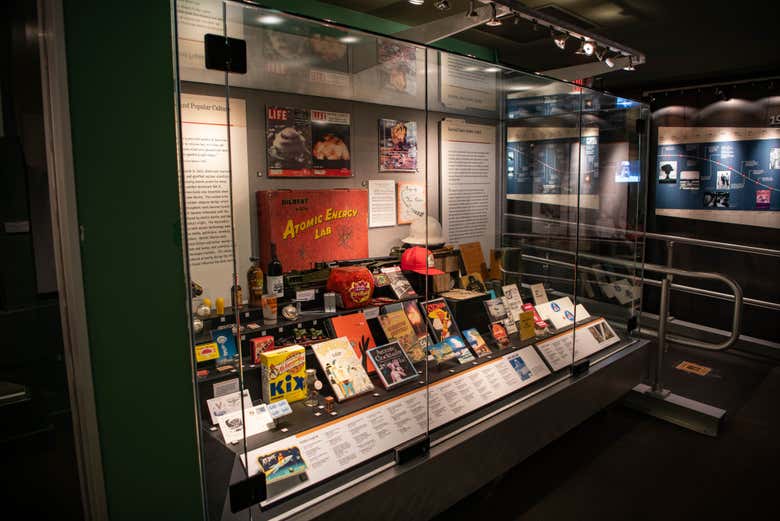 Una vitrina del Atomic Museum