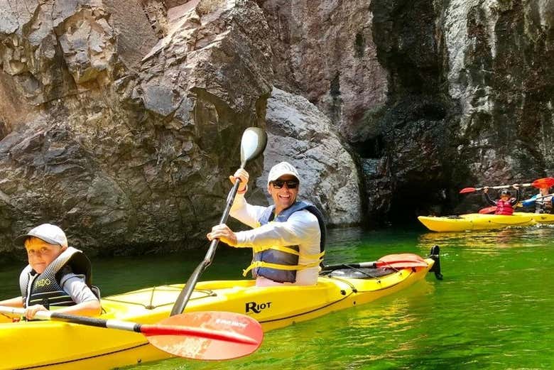 Tour en kayak por la Cueva Esmeralda