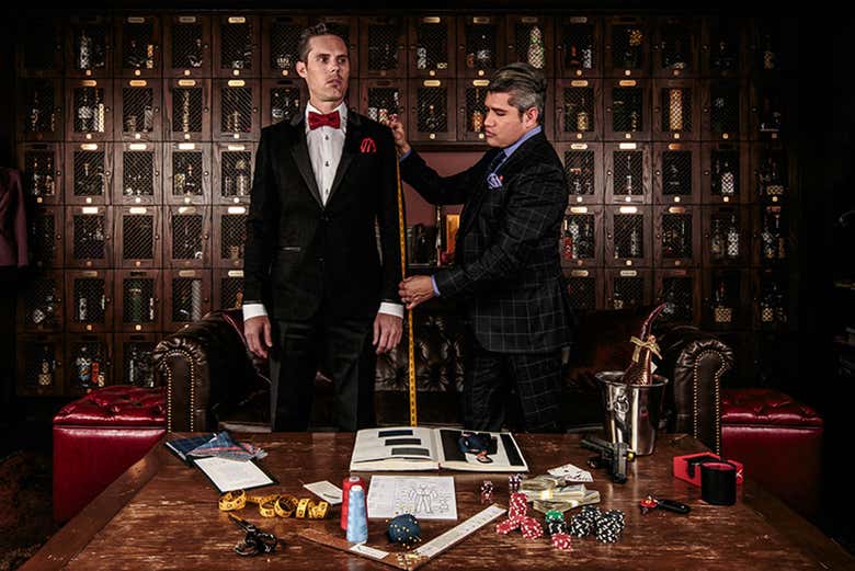 Probando el traje para comenzar la misión secreta