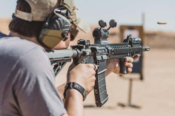 Prácticas de tiro en el desierto de Las Vegas